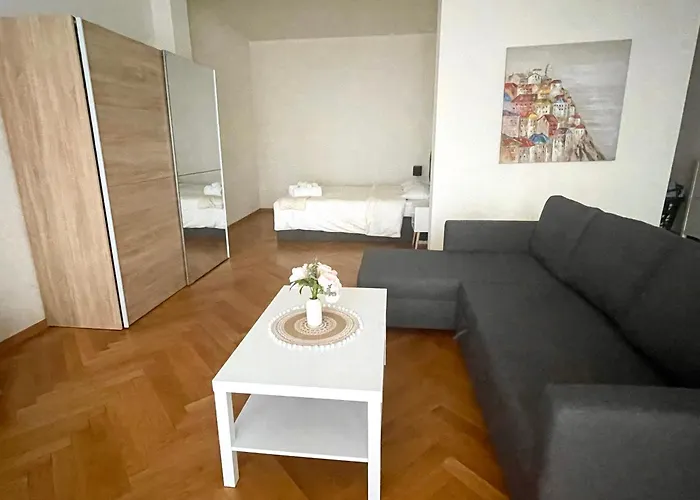 Apartament Fully Furnished Down Town- 5 Minutes From Train Station *